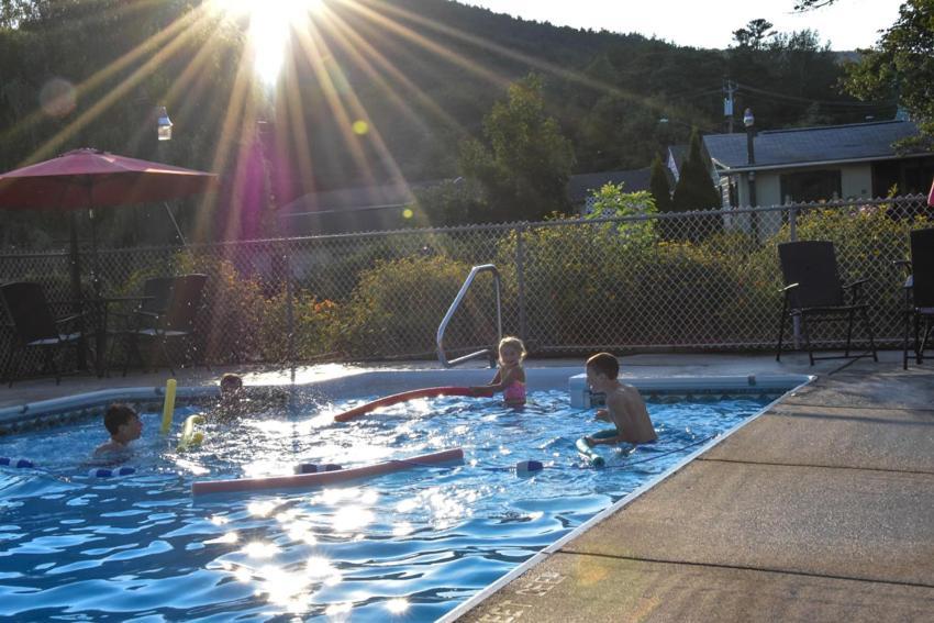 Adirondack Sunrise Lodge Lake George Ngoại thất bức ảnh