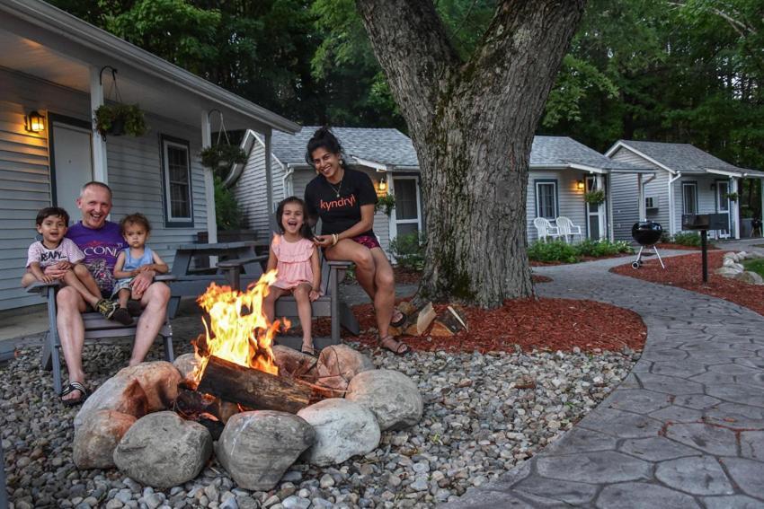 Adirondack Sunrise Lodge Lake George Ngoại thất bức ảnh